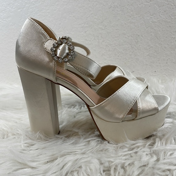 LULUS Crushest White Satin Rhinestone Ankle-Strap Chunky Heels Size 8.5 NEW - Picture 5 of 15